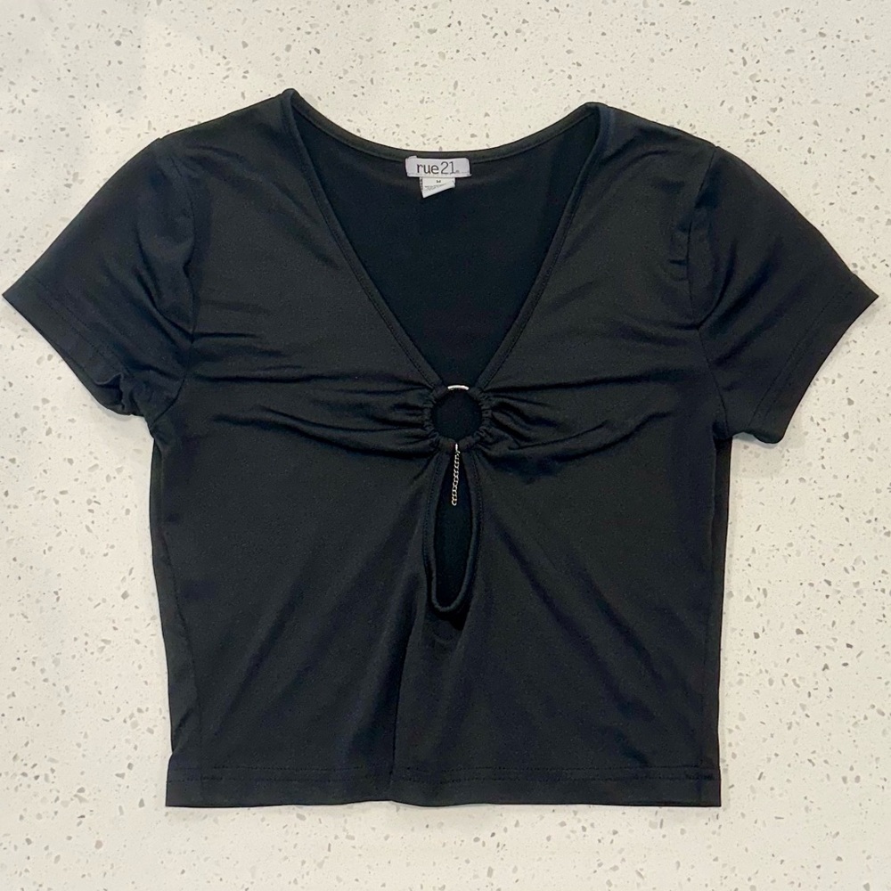 Rue21 Black Keyhole Cut Out Crop Top - Size: Medium